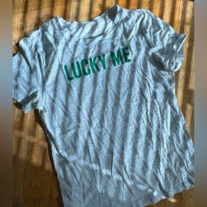 Saint Patrick’s Day “Lucky Me” Women’s Old Navy gray Tshirt size XS